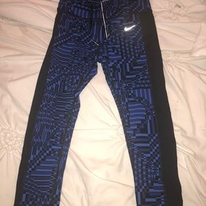 NIKE Black and Blue Patterned Cropped Leggings